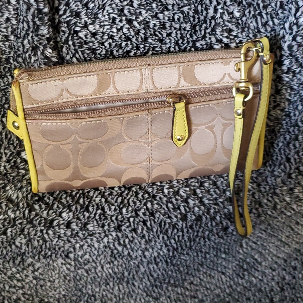 *Coach Wallet - Picture 4 of 8